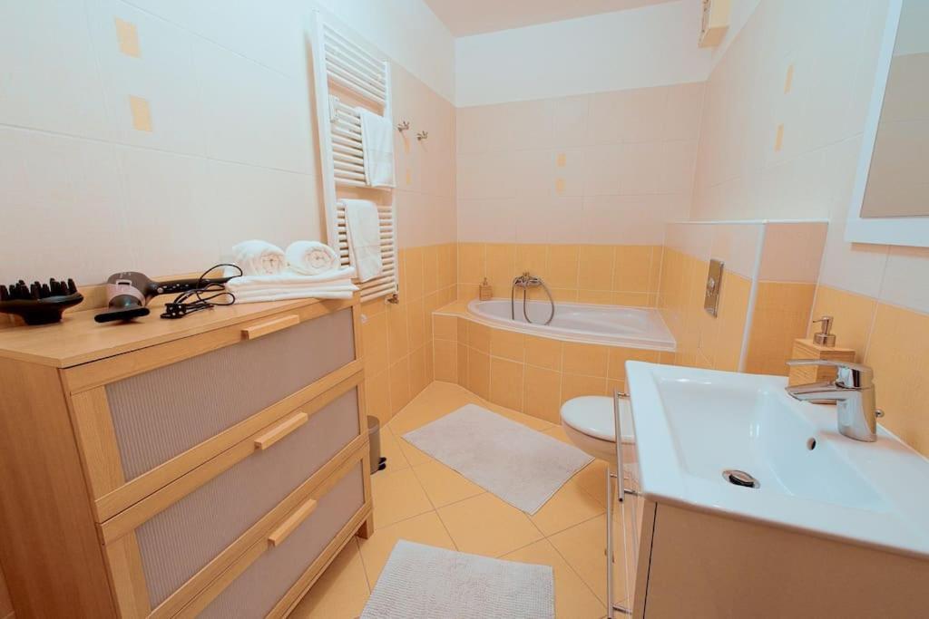 Apartman U Metra, 4 Hoste, Parking Free, Blizko O2 Arena Prague Exterior photo
